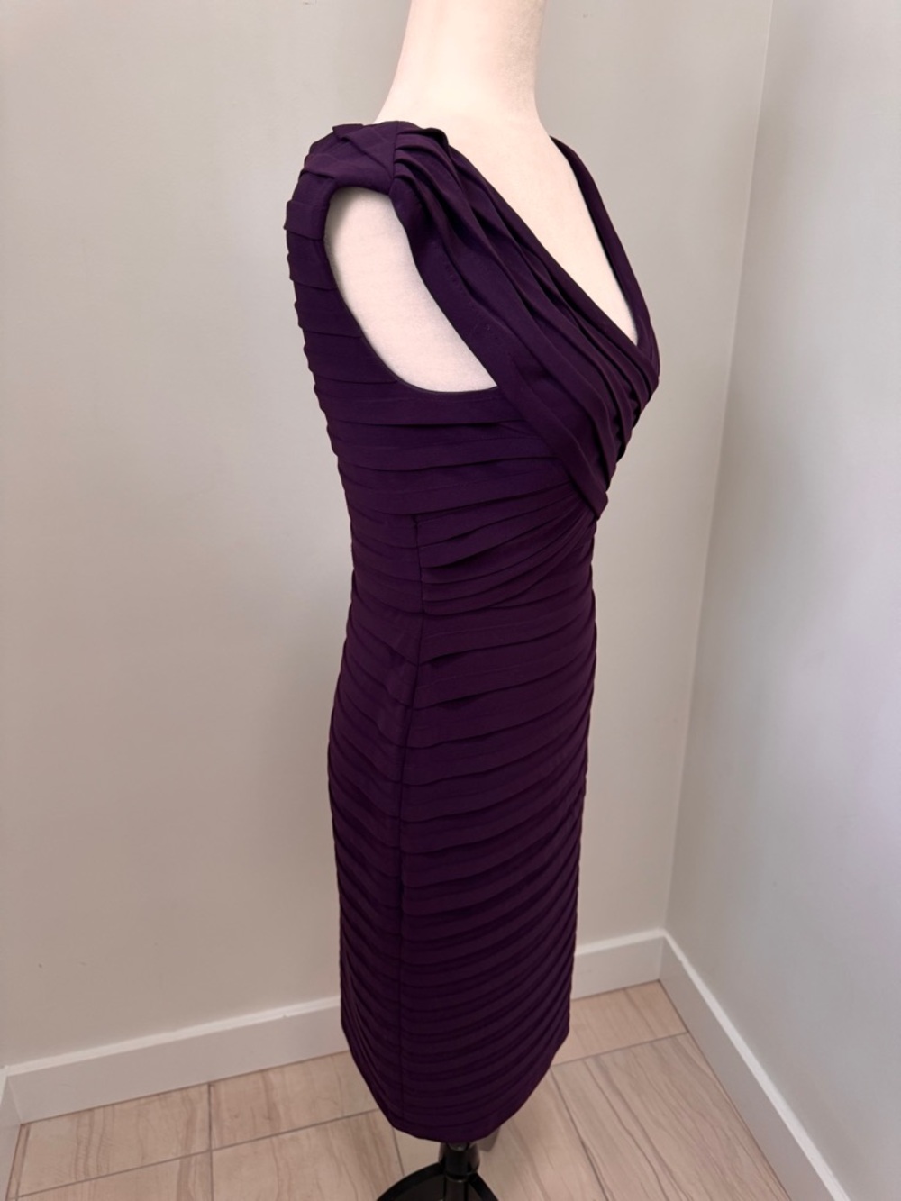 Dark Purple Bandage or Shutter Pleat Dress V Neck Midi Sz 2 -4 - Picture 6 of 13